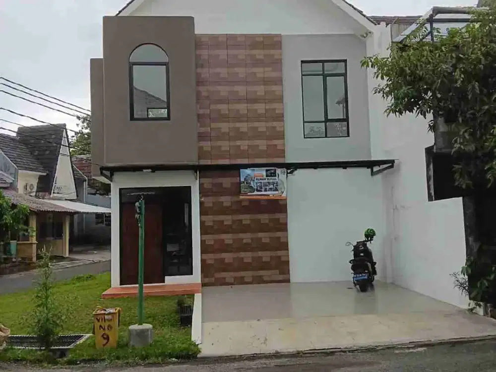 Dijual Rumah 2 Lt dgn Kolam Renang