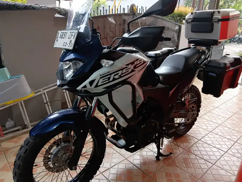 Di jual kawasaki versys x250 2025 blue editionkondisi istimewa.