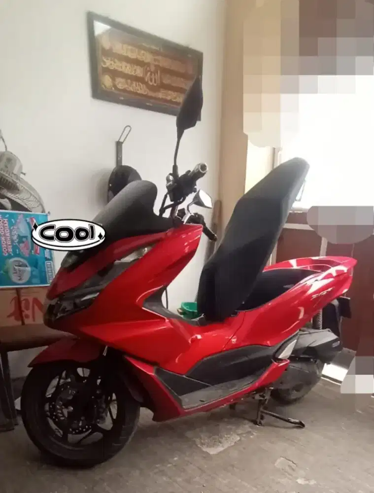 Honda PCX, merah
