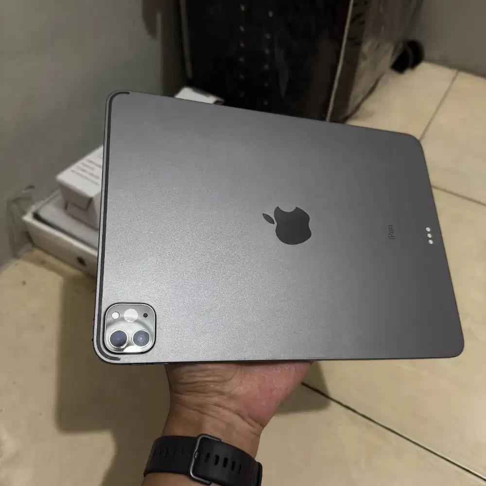iPad Pro M1 256GB + Apple Pencil 2 like new
