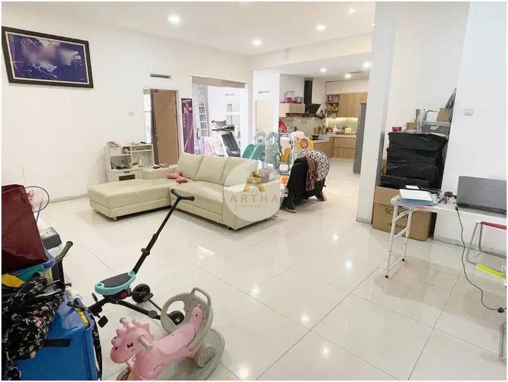 rumah di cihampelas sayap pajajaran dekat ke jalan raya akses mobil