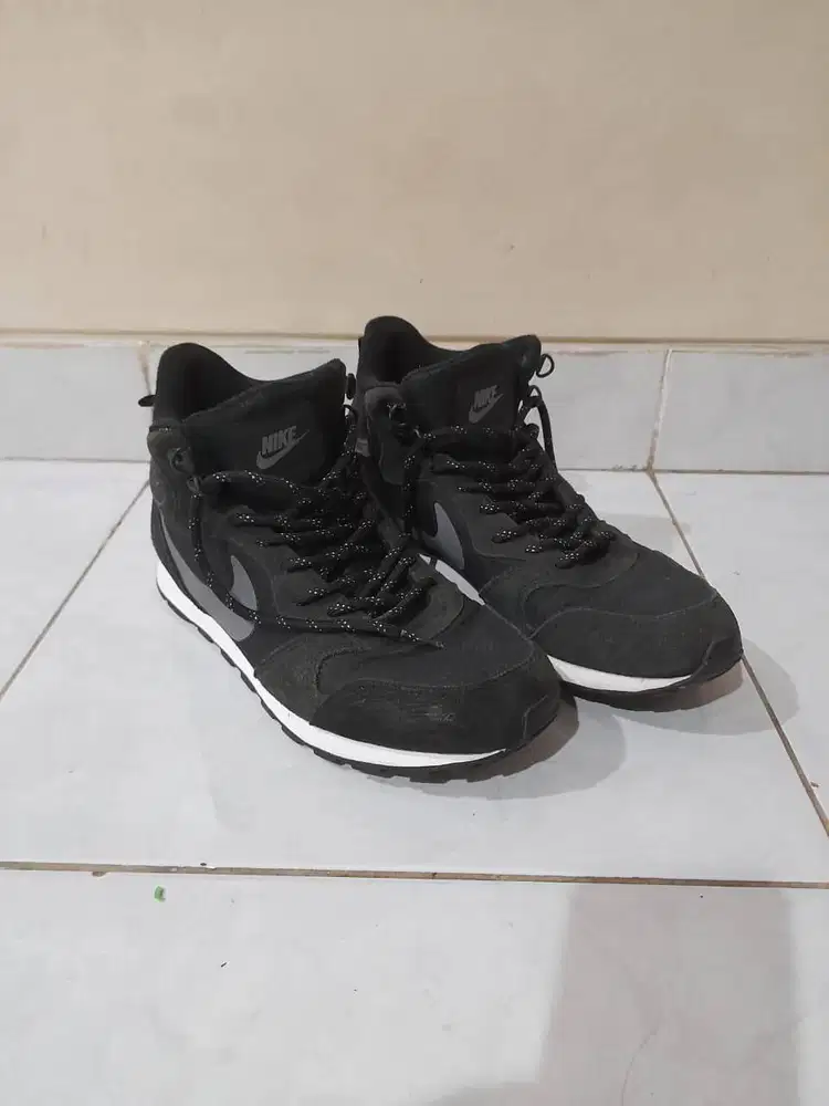 Sepatu Nike MD Runner 2 Mid Black