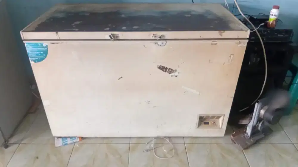Terima kulkas yang sudah rusak