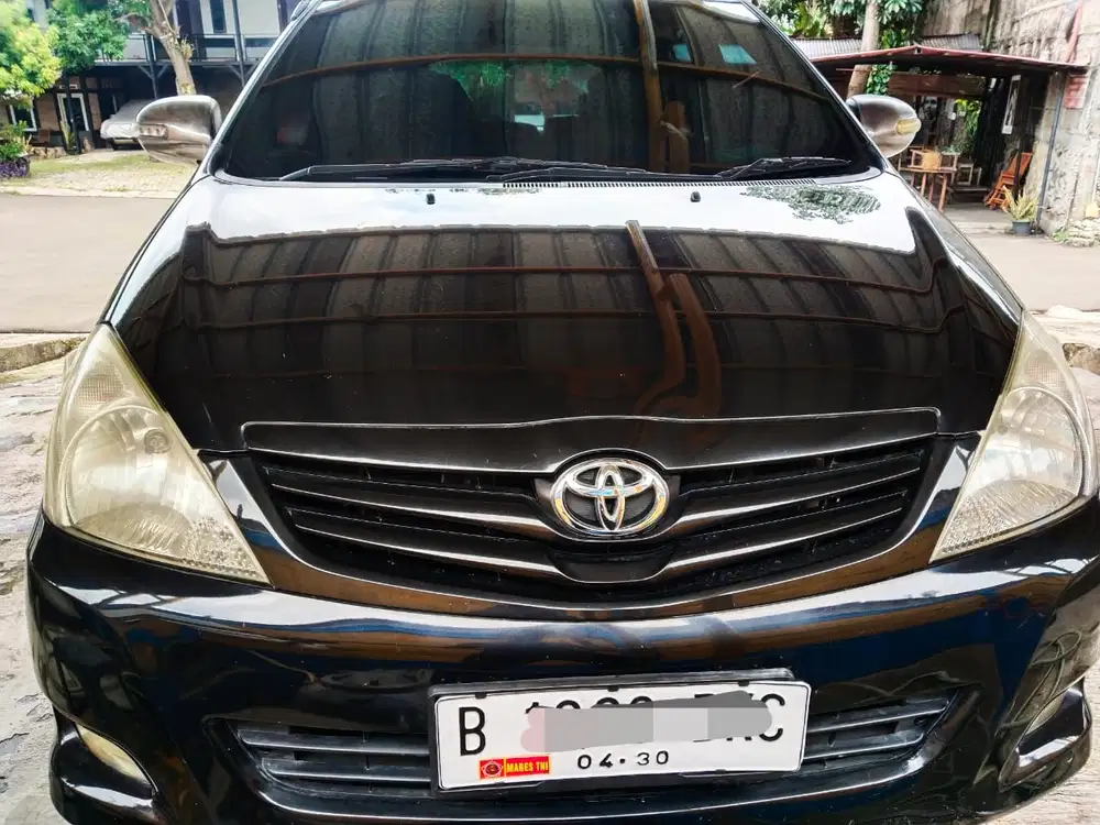 Toyota Kijang Innova 2010 Bensin