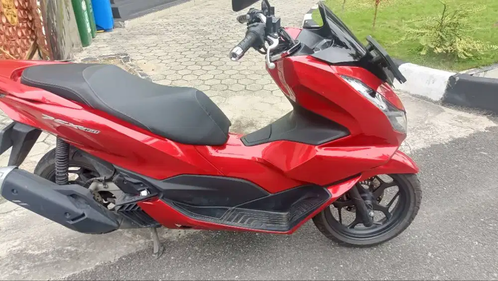 PCX 160 Merah Metalik tahun 2024