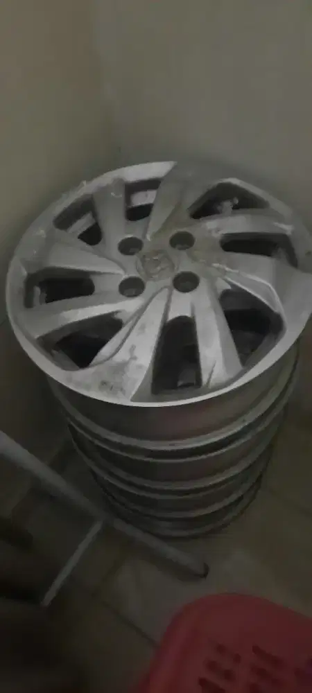 Velg Bawaan Mobilio