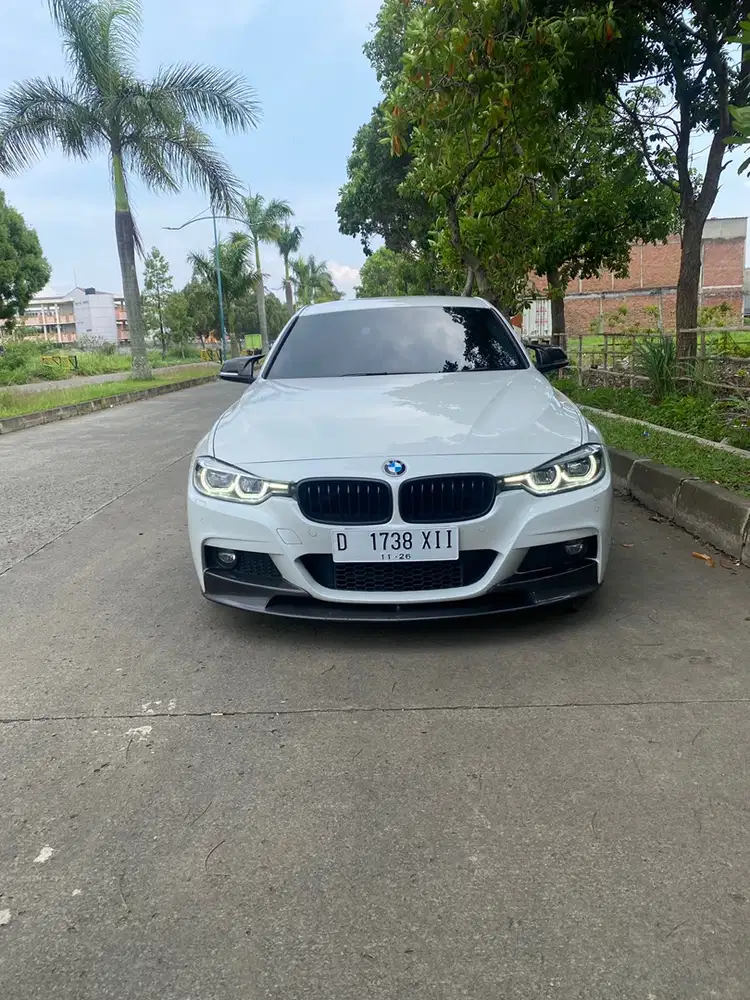 BMW 320i 2016 Bensin