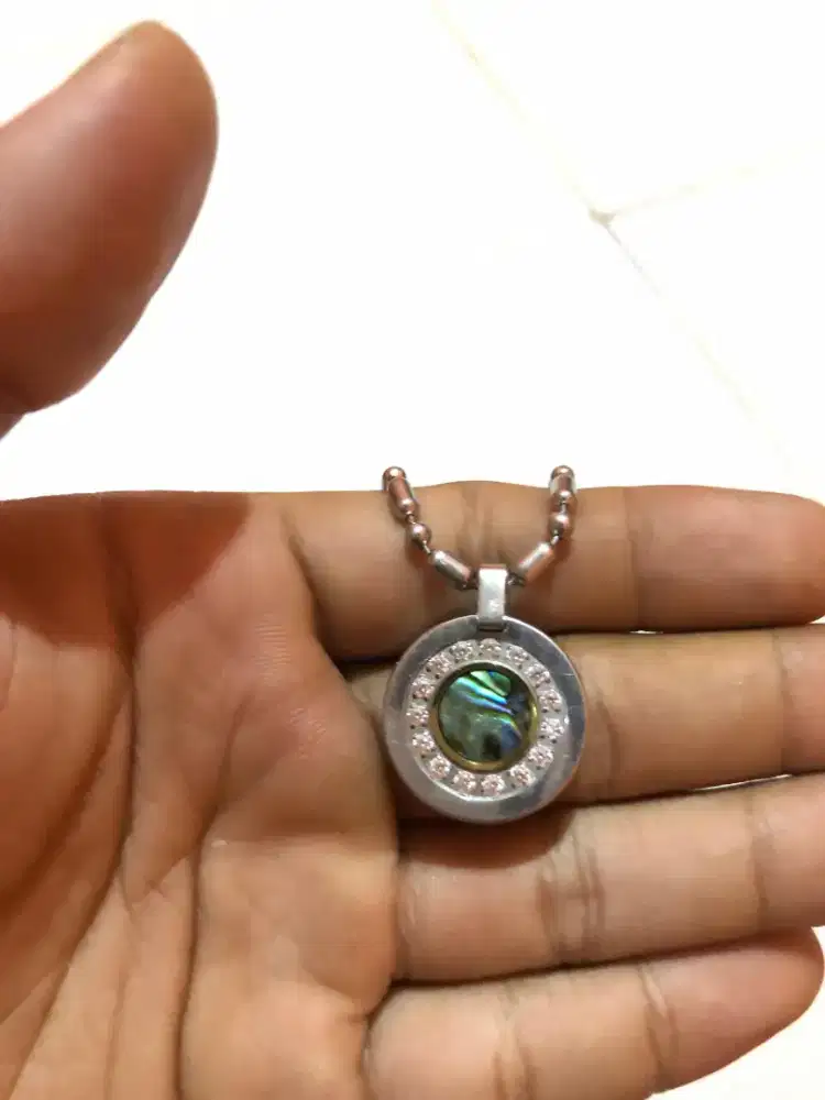 Aksesoris kalung pria