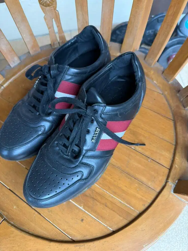 Sepatu bally strap merah