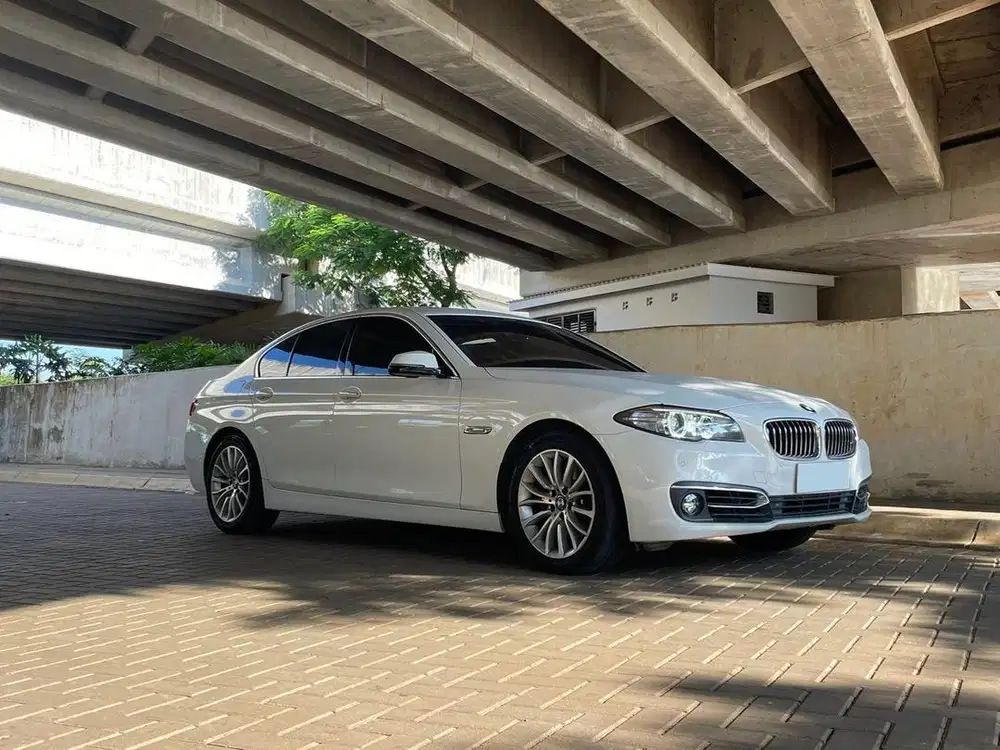 (CASH) BMW 528i Luxury F10 2015