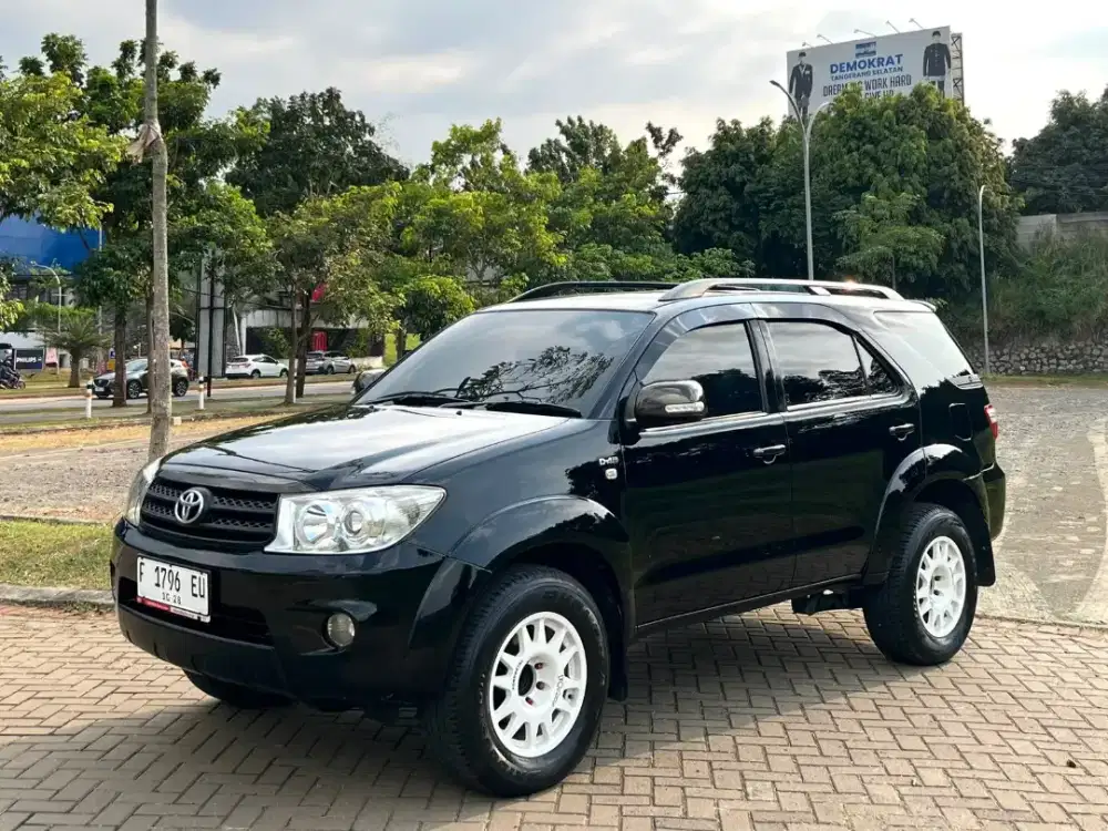 Toyota Fortuner 2.5 G Diesel AT Tahun 2010