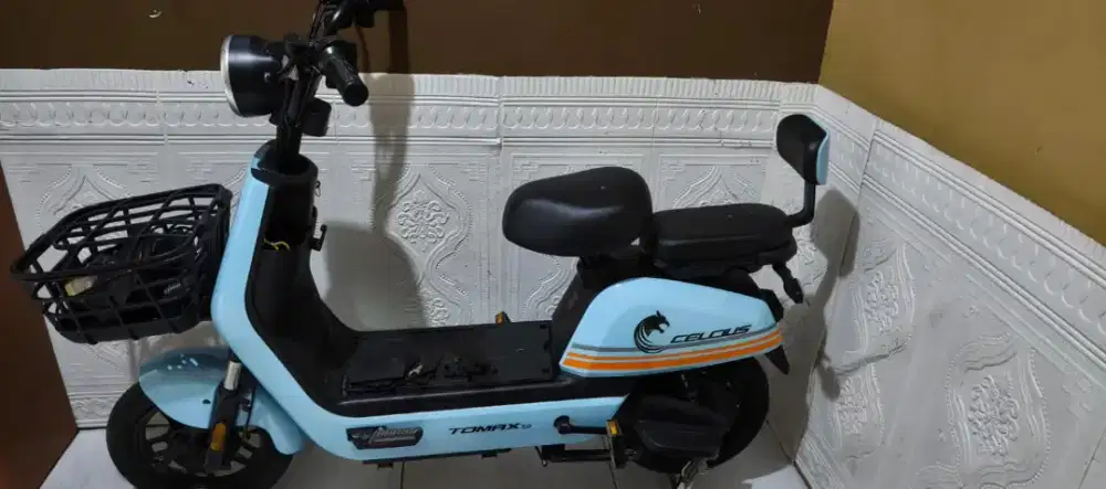 Sepeda listrik merk celcius