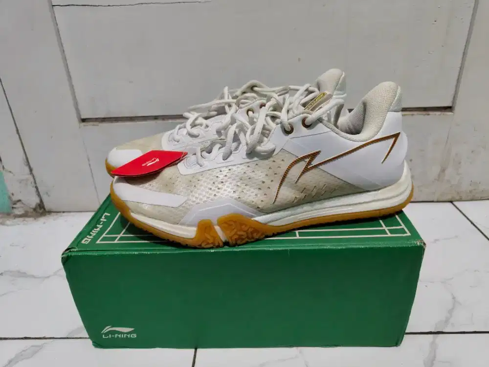 Sepatu Li-Ning Saga SE AYZR007-3S Like New Komplit Edisi Kegedean