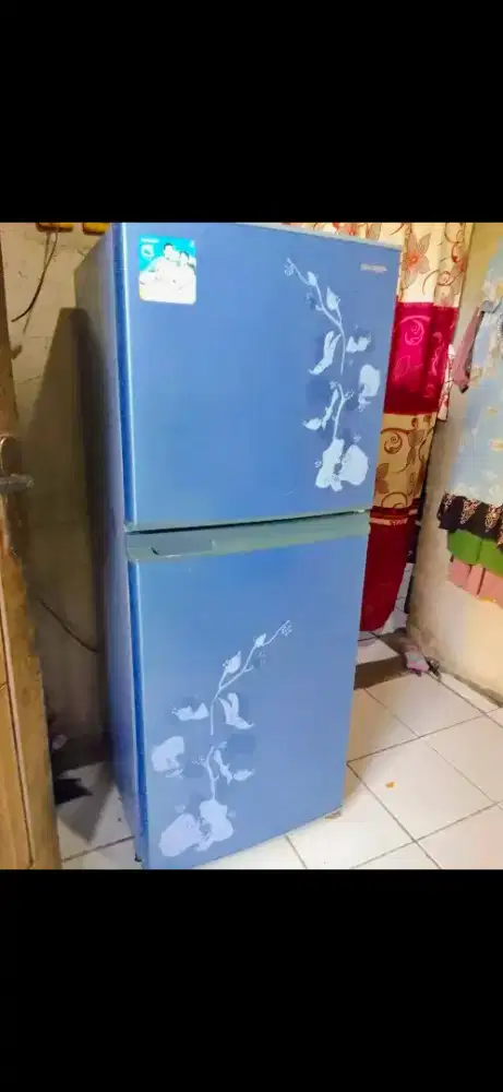 Jual butuh kulkas 2 pintu merk sharp normal dingin beku cepat