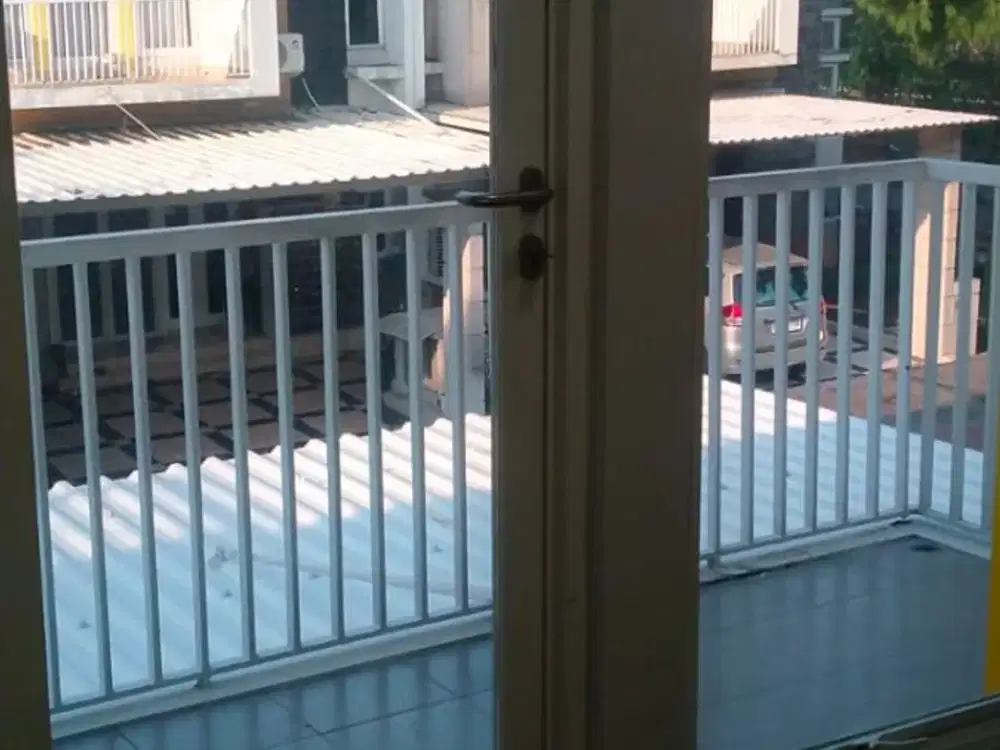 Rumah 2 lantai Bagus siap huni di cluster maple summarecon Bekasi