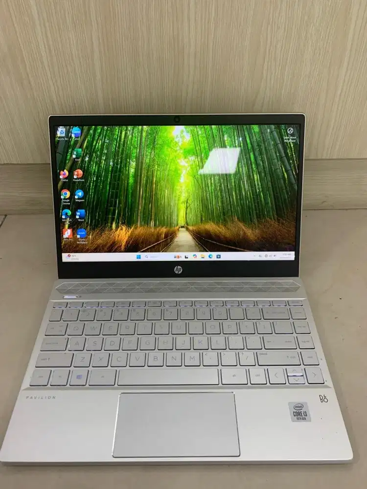 Laptop hp core i3 layar sentuh ram 8gb ssd 512