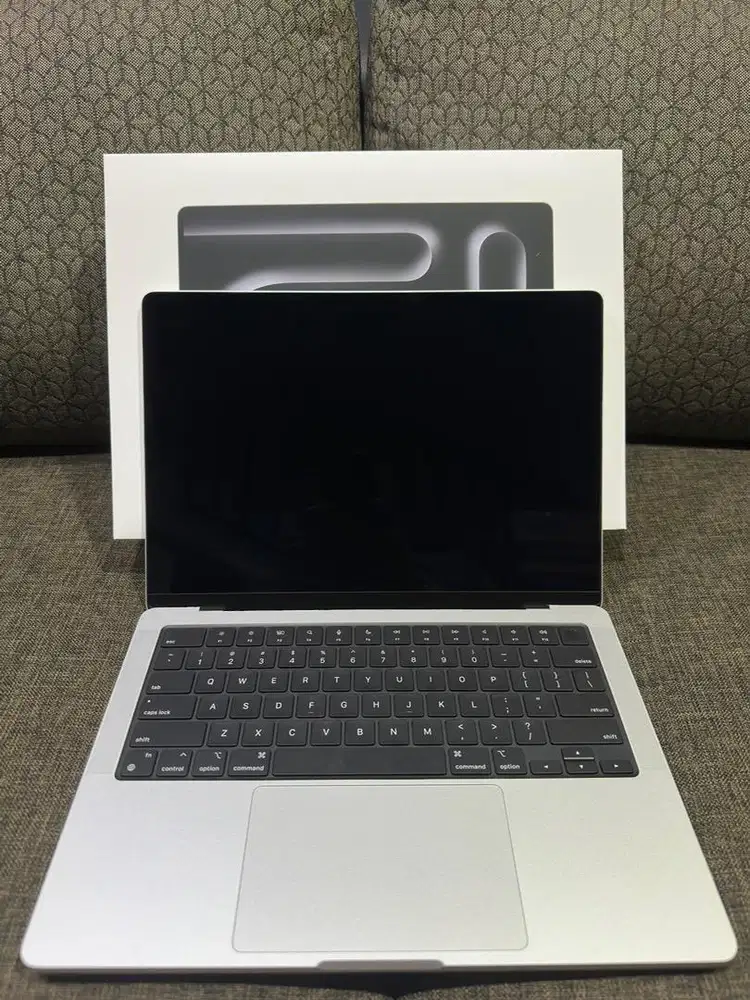 MacBook Pro M3 14Inch Starlight 8 512GB | Ex Digimap