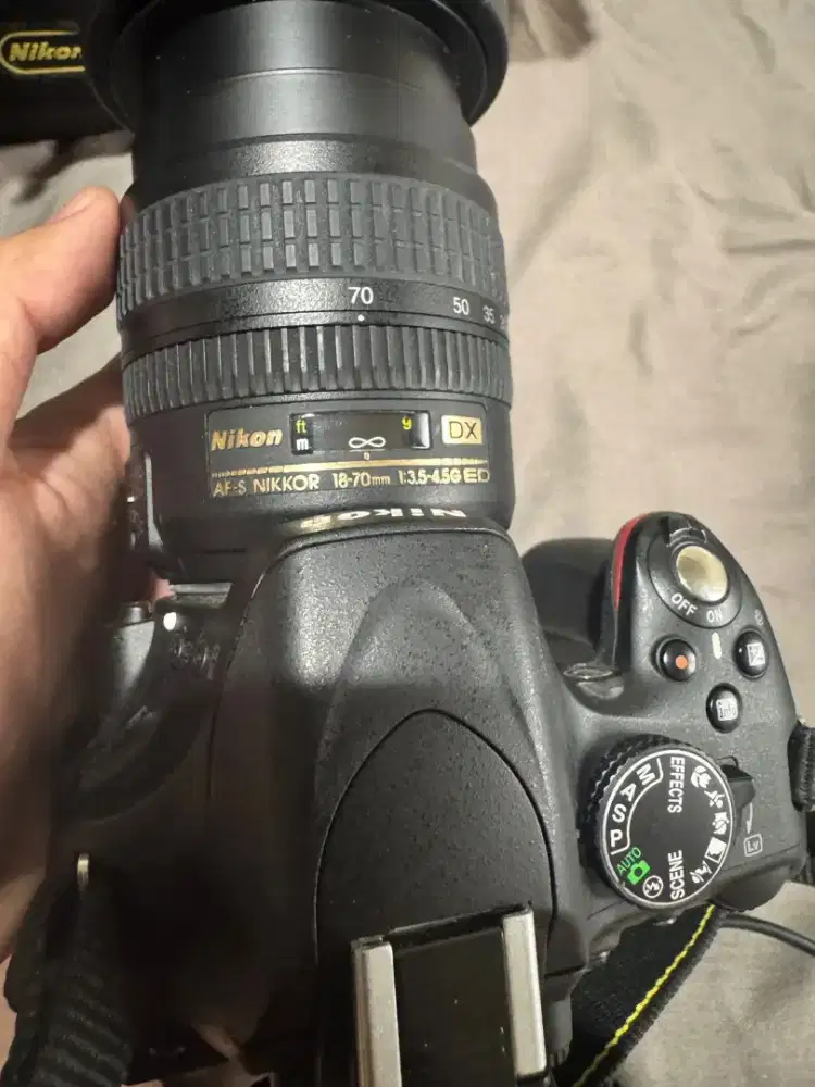 Nikon D5100 lensa 18-55mm + battery house pack@dinantisecondhand