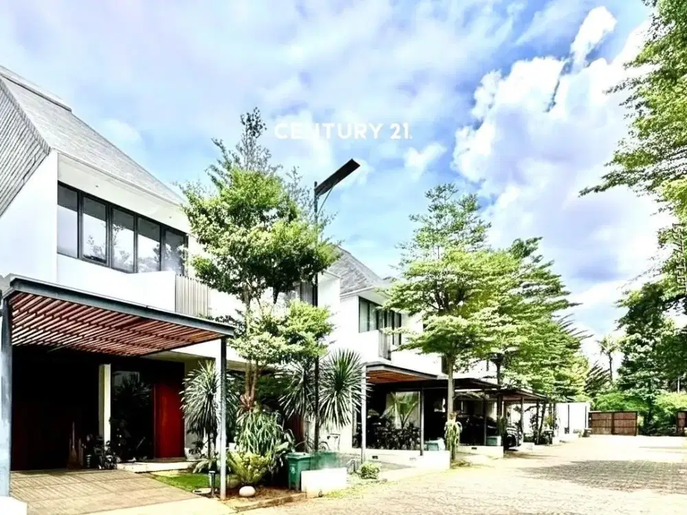 Dijual Rumah Hommy Dengan Kolam Renang Pribadi Dalam Town House