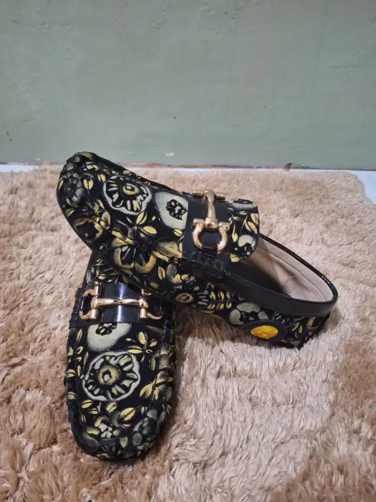 Sepatu merk nina ricci original slip on
