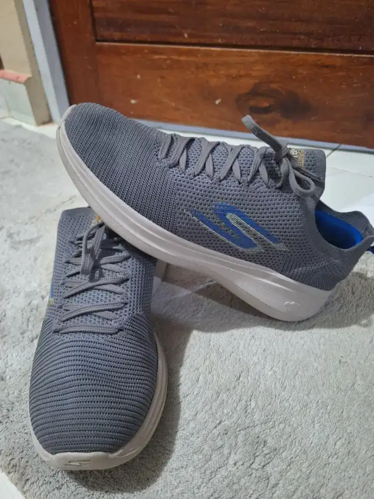 Skechers go run