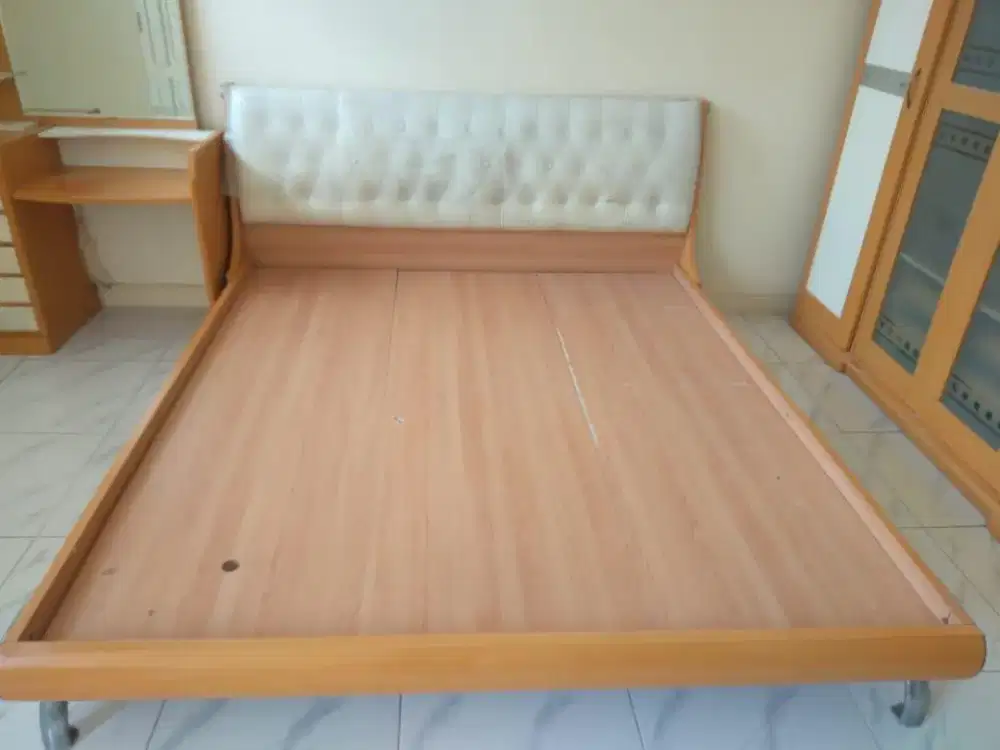 Divan Informa 180X200 dengan nakas nya@dinantisecondhand