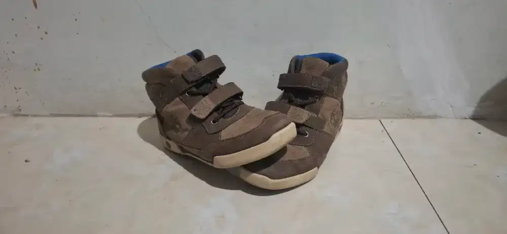 Sepatu boots timberland
