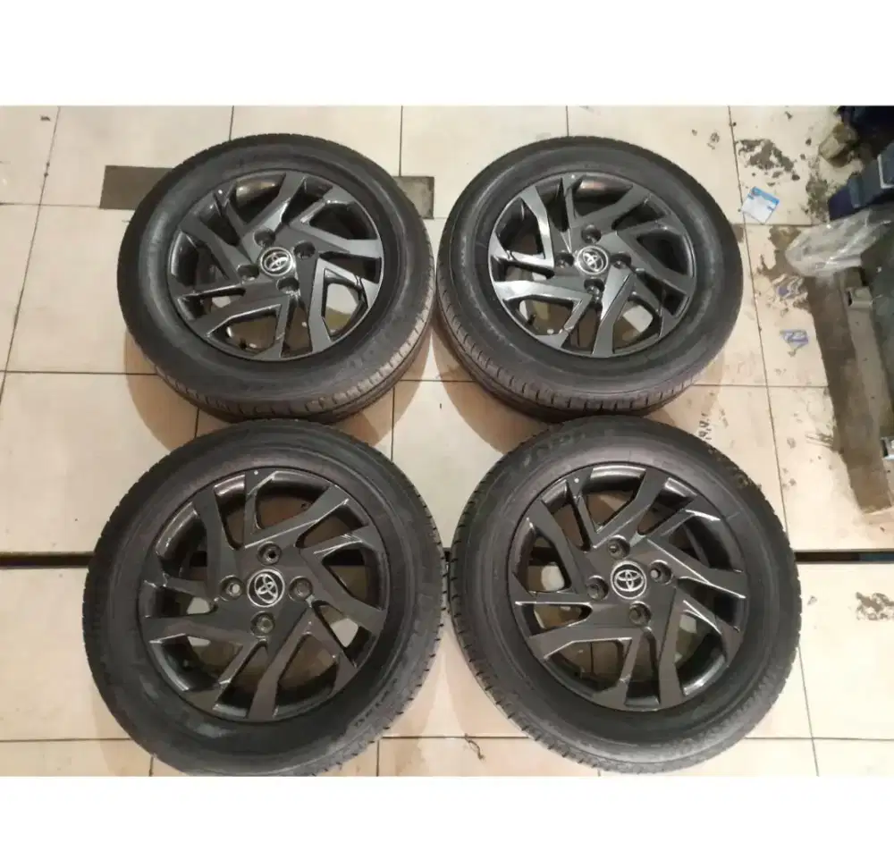Jual cepat Velg dan ban Original asli bawaan VelozGR 2021. ban 90%