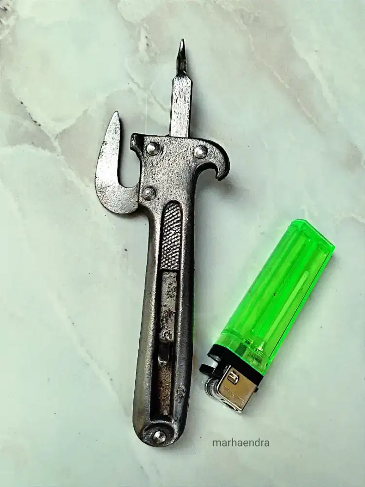 Pembuka kaleng dan botol era kolonial