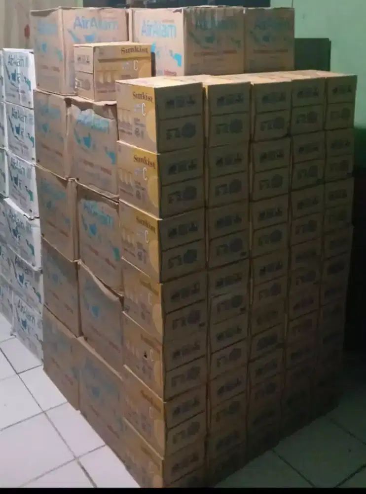 Jaga warung (warmindo)