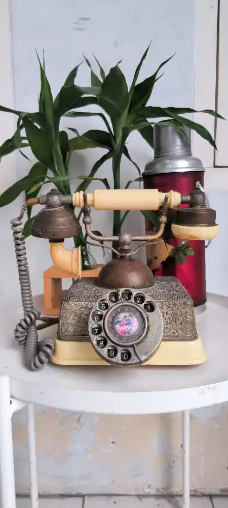 Telepon Putar Antik