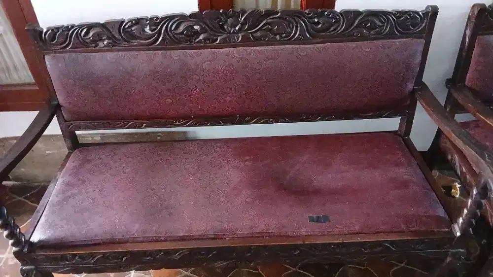 Dijual segera bangku &  meja  jati asli (sesuai ada di foto) nego