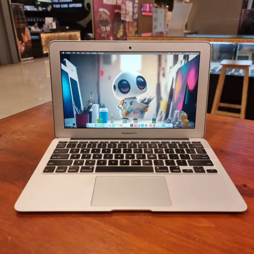 Macbook Air 11 inch , 2013