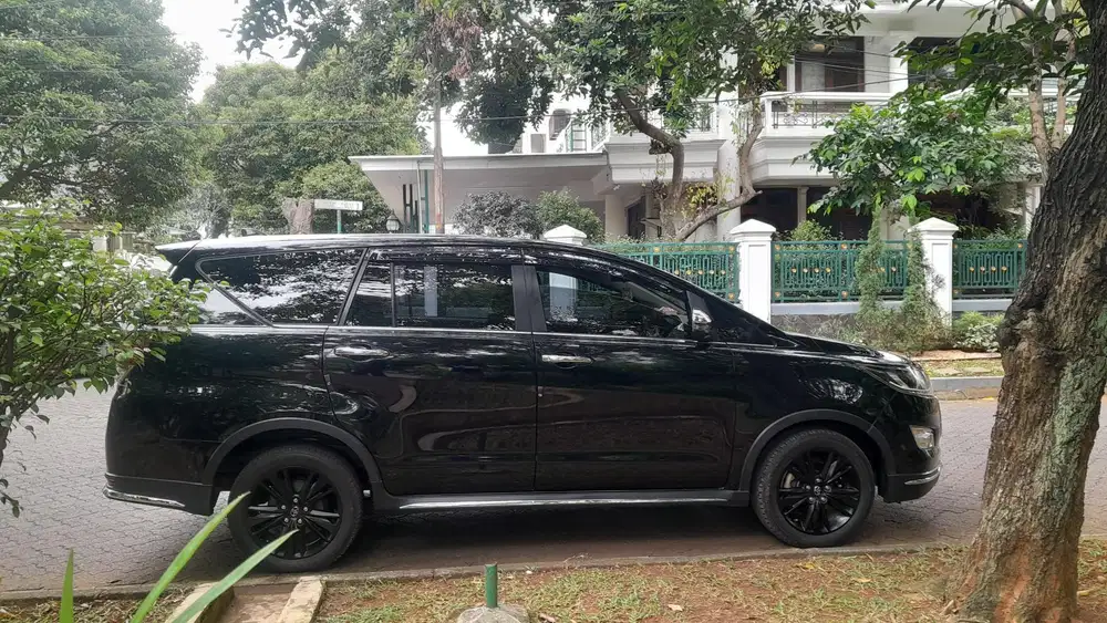 Toyota Kijang Innova venturer 2.4 at diesel 2020 dp 500rb