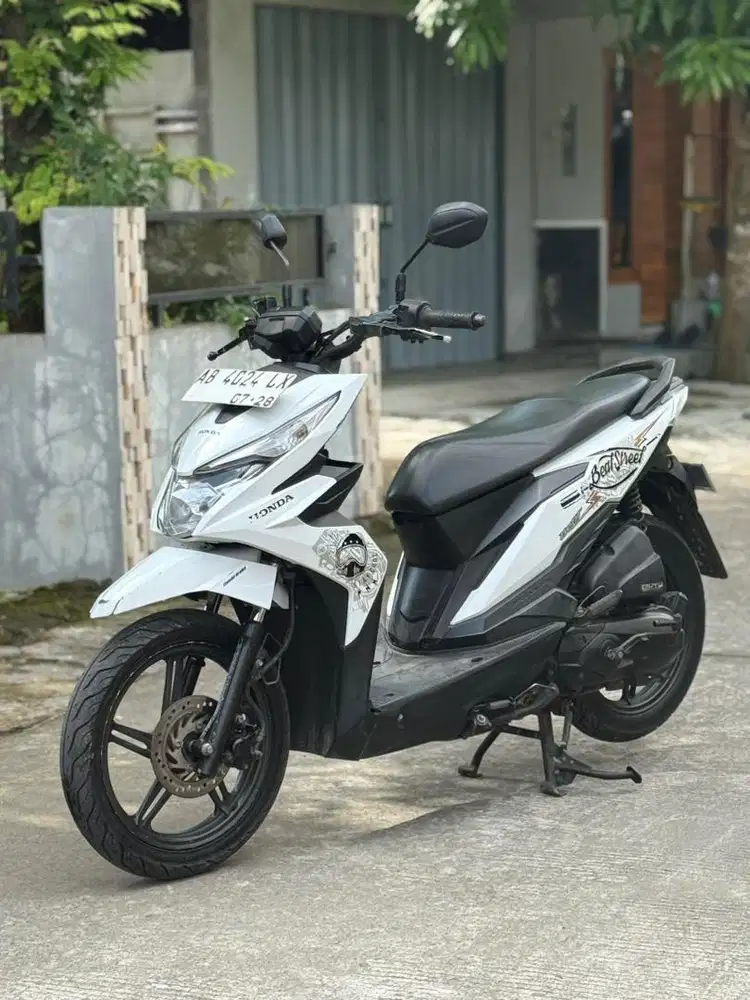 Honda beat streat 2018 ab on