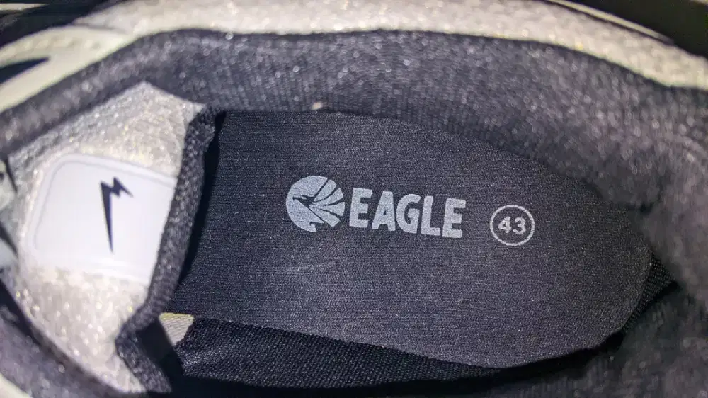 sepatu eagle sama logic