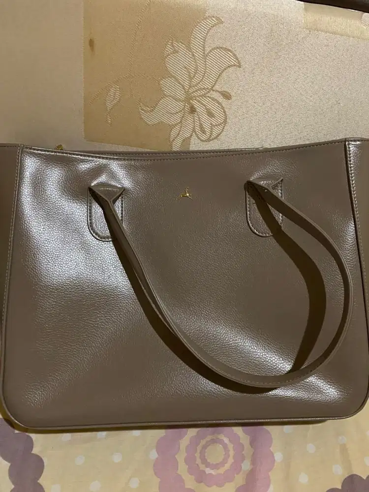 Povilo Laras Tote Taupe