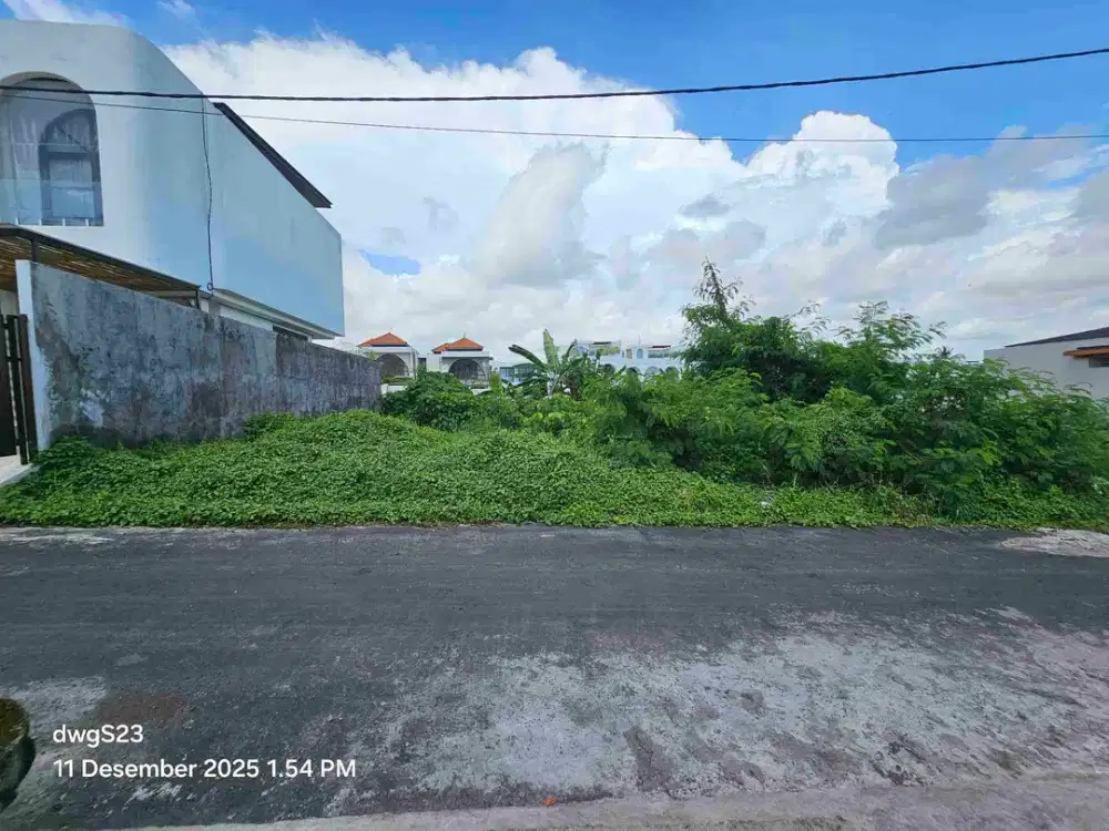 dijual tanah komersil limgkungan villa pererenan
