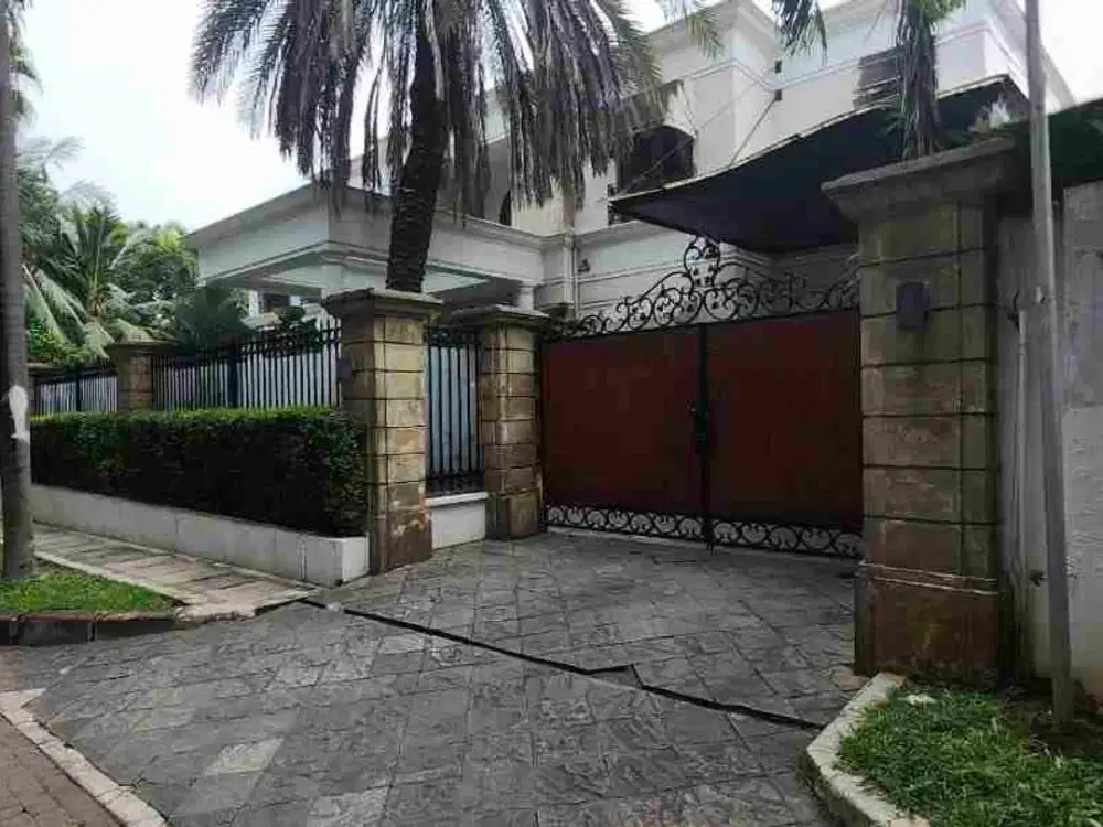 Dijual rumah super mewah premium furnished di Menteng jakarta LT 1100 LB 1800