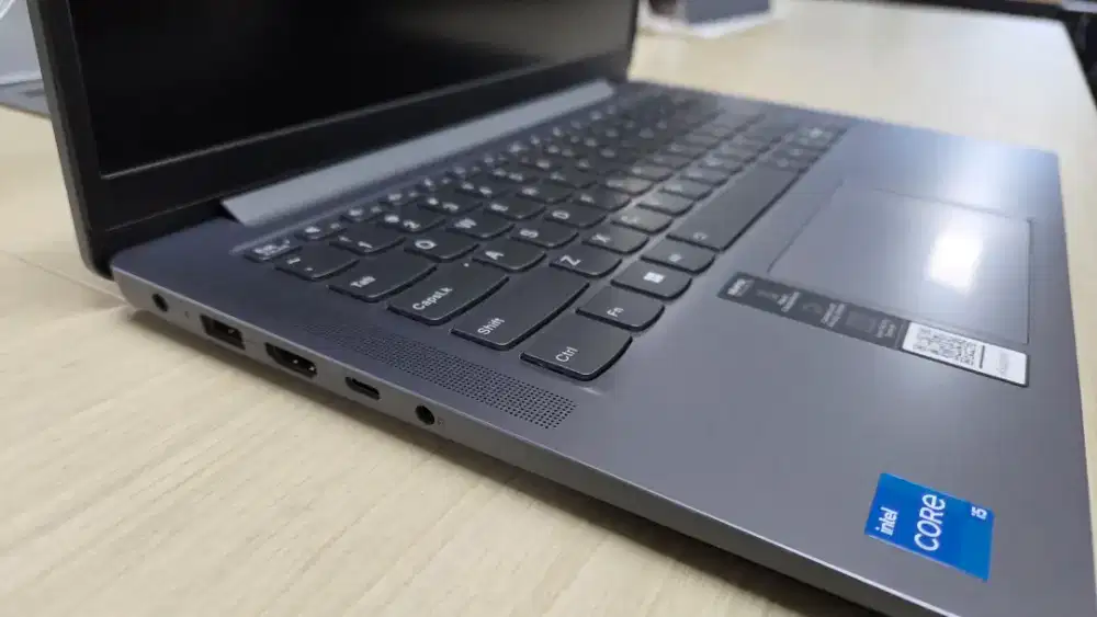 Lenovo Ideapad Slim 3 14IAH8