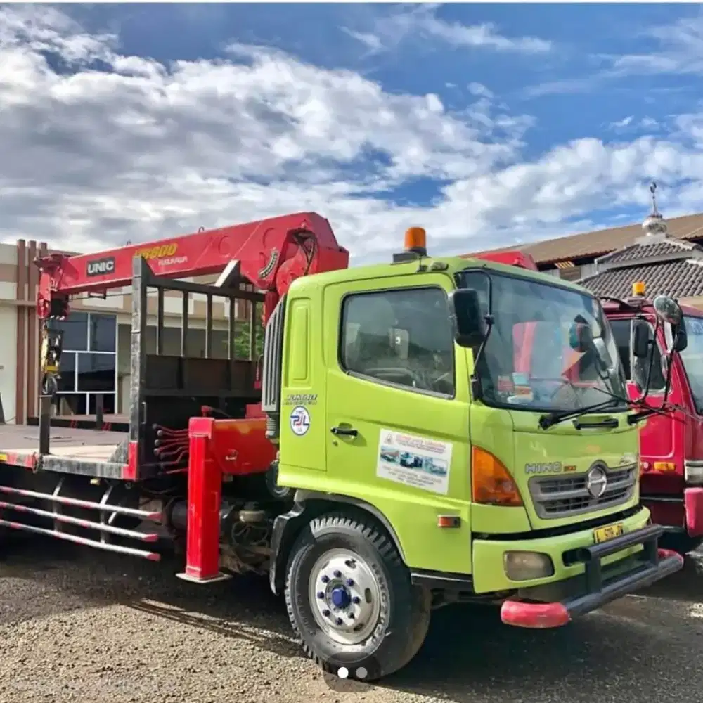 Truck crane 8 ton tahun 2008