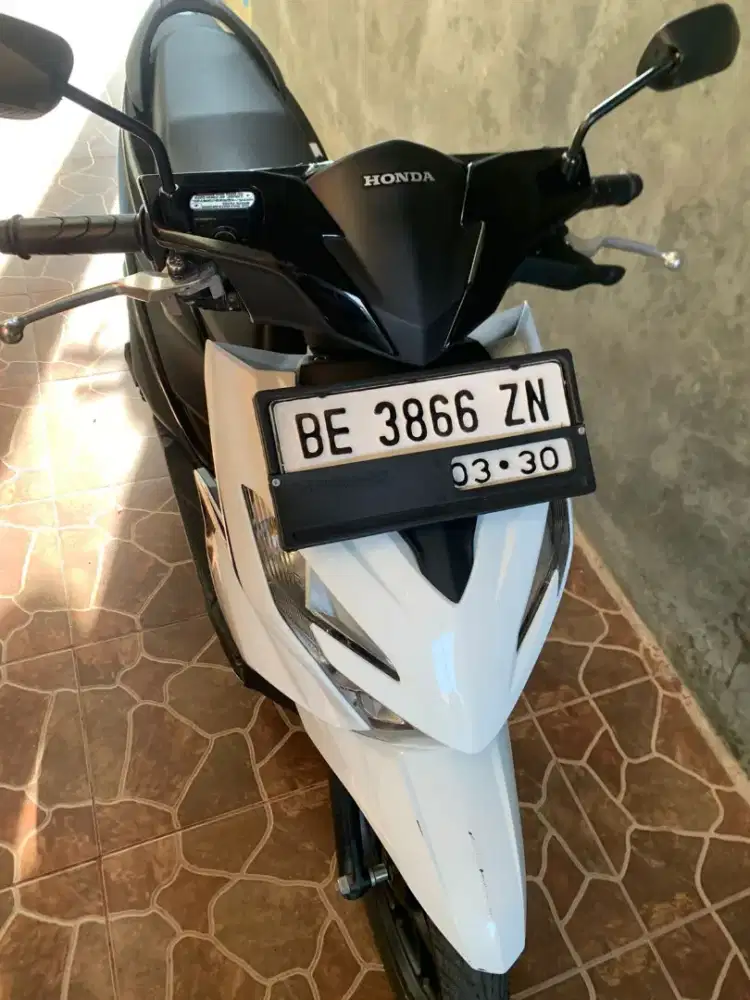 Beat CBS 2025 warna outih