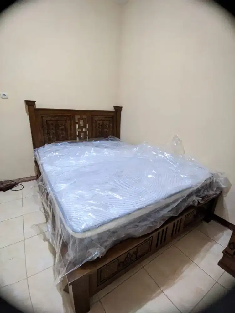 Dipan jati ukir Jepara, 160x200 pemakaian 1 tahun