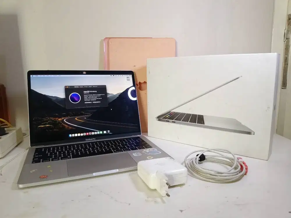 Macbook Pro 2019 13 inch Touchbar i5 8GB 256