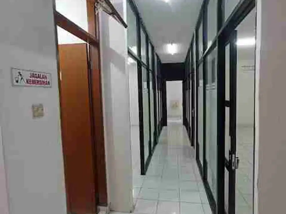 Dijual/ Disewakan Rumah Town House cocok untuk kantor, kost, lokasi strategis di Tomang Raya Jakarta