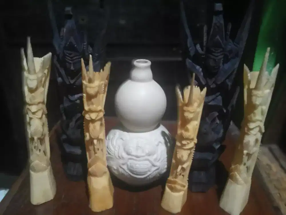 pajangan barang antik