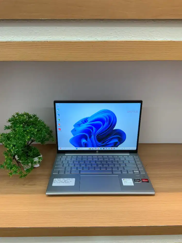 Hp pavilion aero 13 amd ryzen 5 5600 8gb 512gb like new