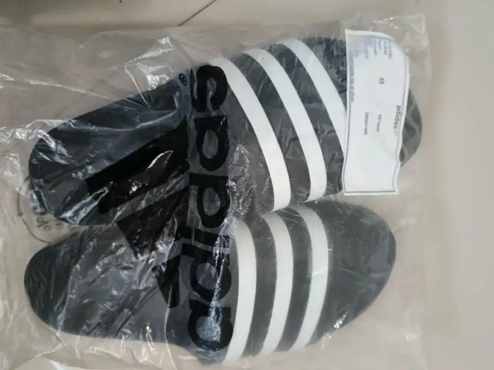 Adidas Made in Viet Size 43 ada minus
