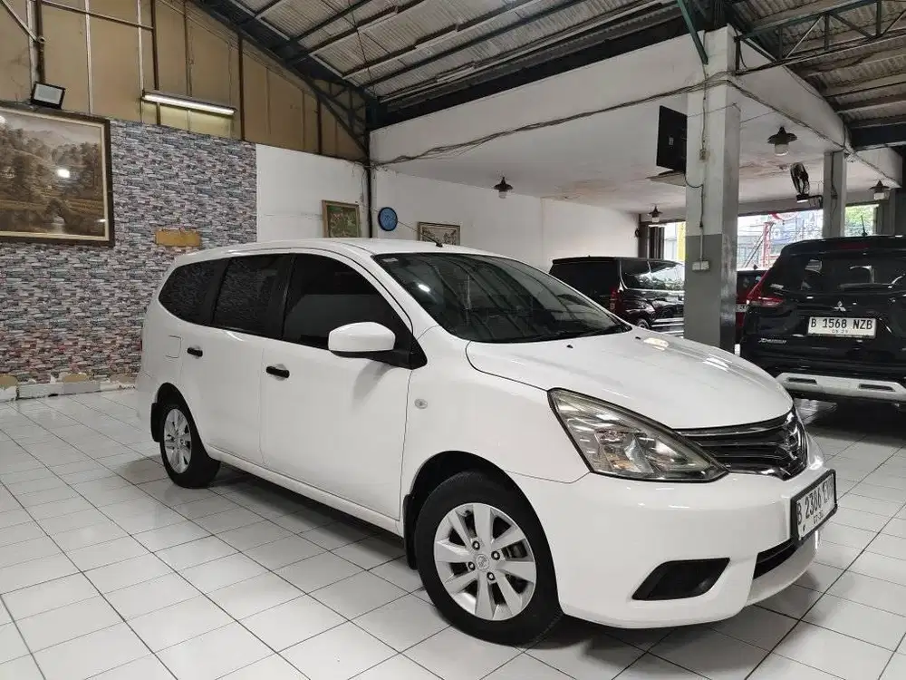 Nissan GRAND LIVINA SV FACELIFT 1.5 Bensin AT 2015 Putih