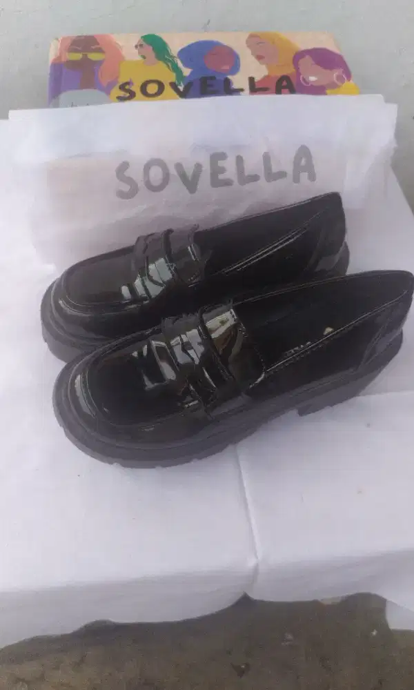 Dijual sepatu wanita baru merk Sovela